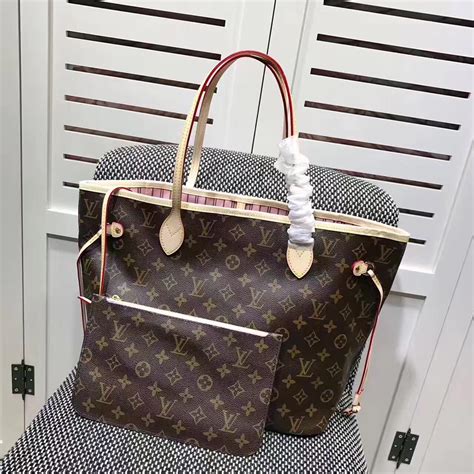 24 路易威登 louis vuitton 手袋 设计出这个价值连城的马桶|路易威登手袋2024.